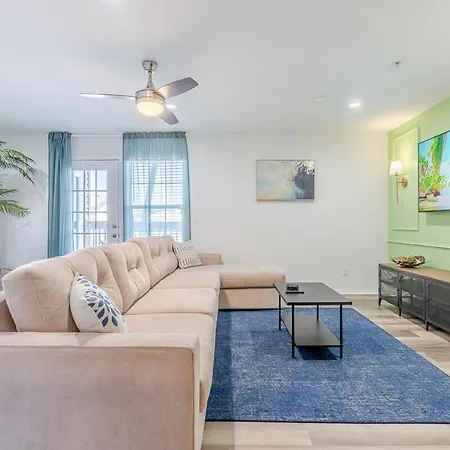 Cozy Condo Under The Palms